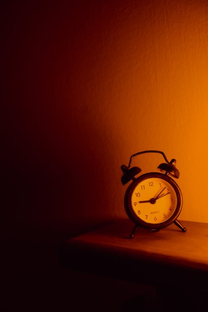 Vintage alarm clock on wooden table (Incomplete: max_output_tokens)