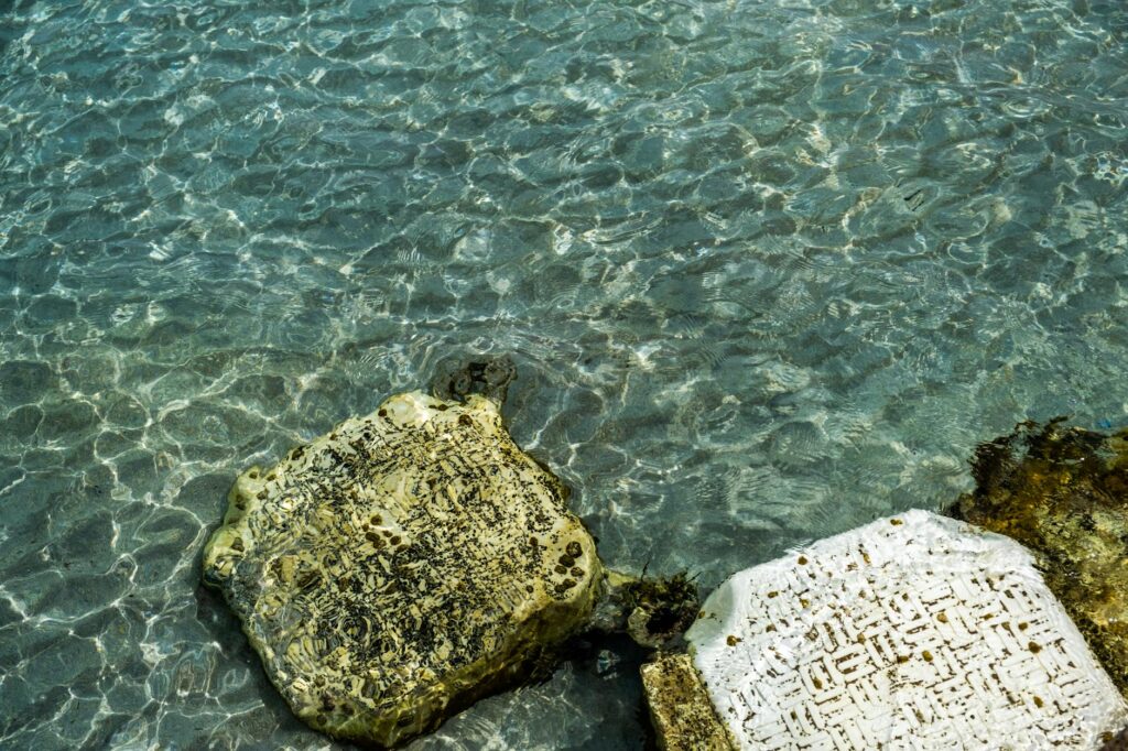 Submerged Yonaguni stone terraces in clear turquoise (Incomplete: max_output_tokens)